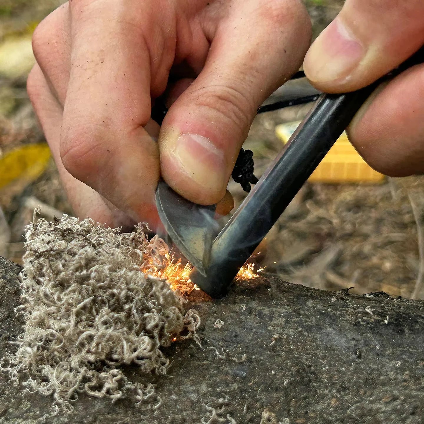 Flint Fire Starter Kit – Outdoor Survival Fire Steel with Tinder Maker for Camping, Hiking & Bushcraft Trekker Essentials