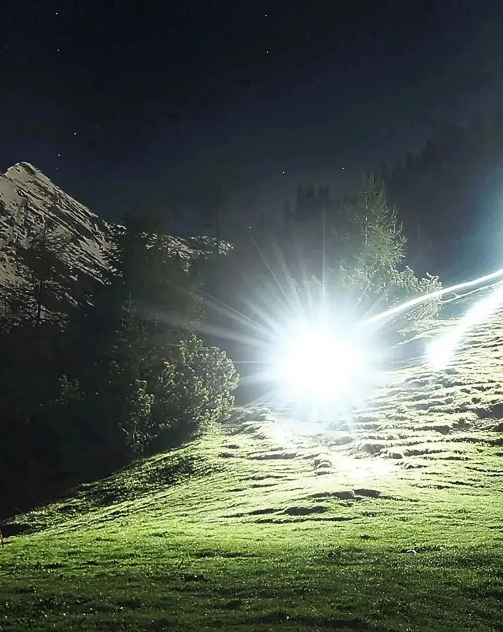 Linterna LED recargable para camping: 4 lámparas COB de 360° con carga USB