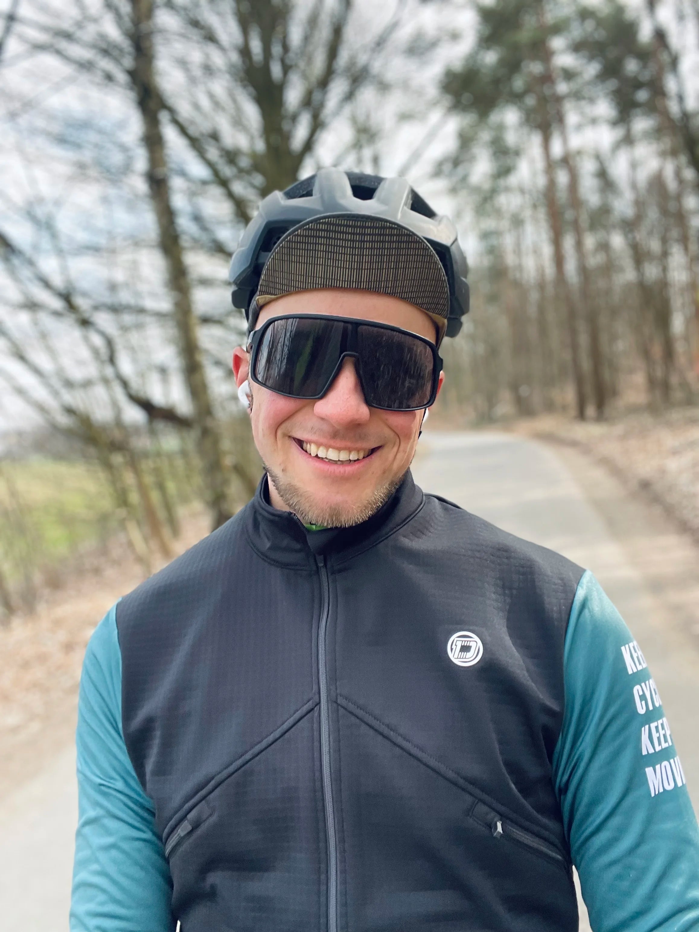 Men's Pro Cycling Jacket: Windproof Fleece Thermal Jacket with Breathable & Reflective Design