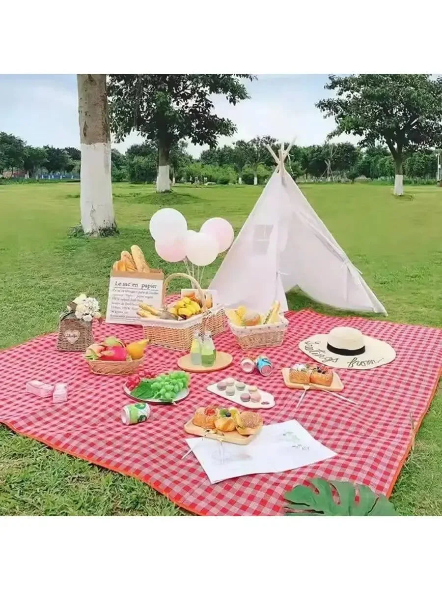 150x200cm Waterproof Picnic Mat – Sandproof Outdoor Blanket for Camping, Beach & Family Outings - Trekker Essentials