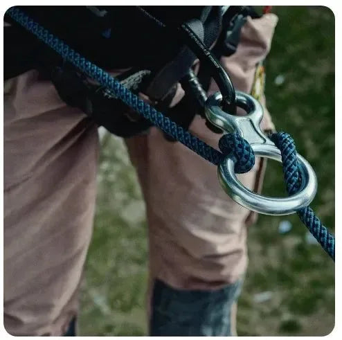 35kN Aluminum Figure 8 Carabiner - Rock Climbing Rappelling Descender and Belay Device - Trekker Essentials