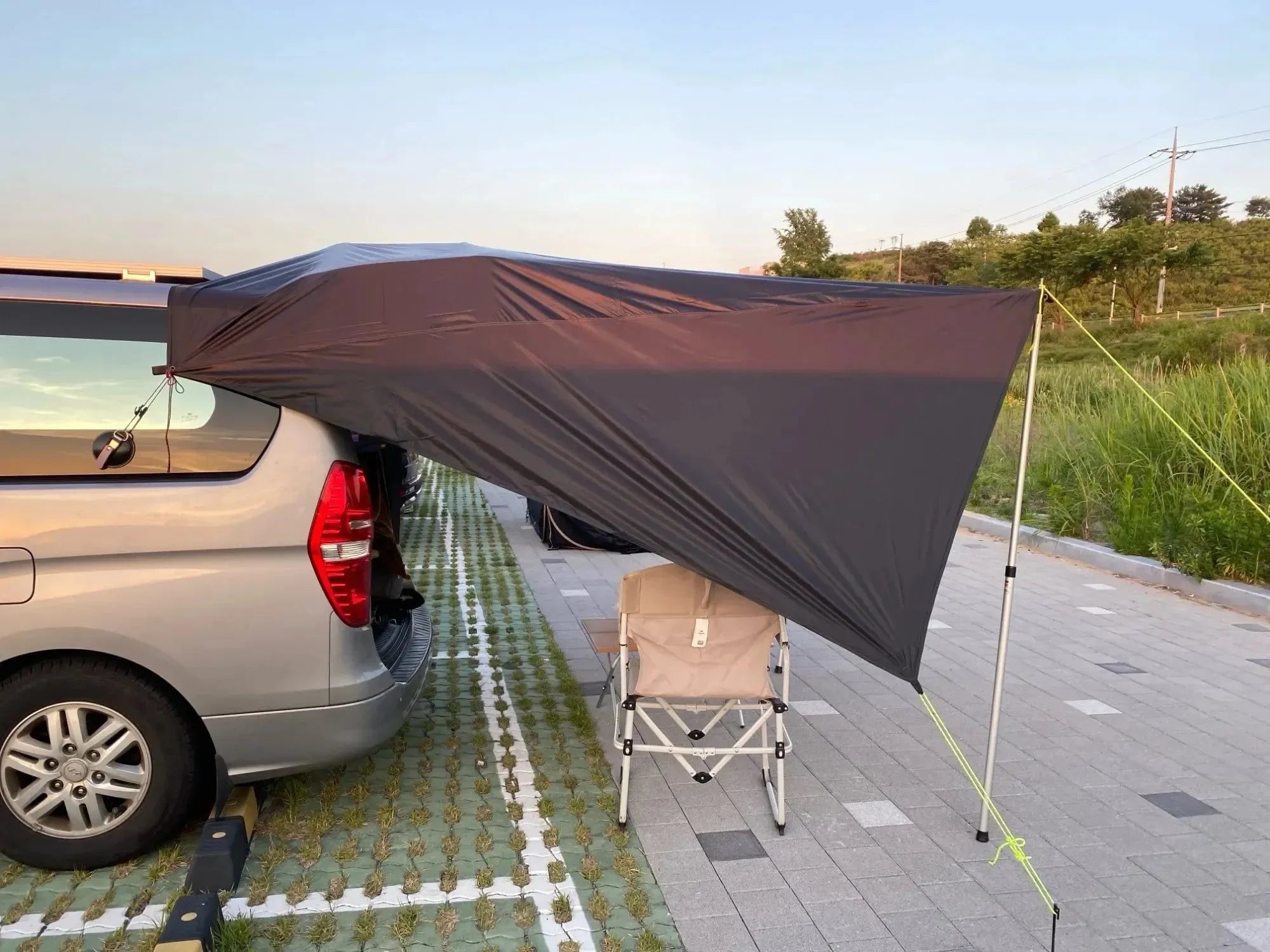 Bat-Shaped Car Side Awning – Waterproof 2x3m UV-Blocking Shelter for SUV/Van - Trekker Essentials