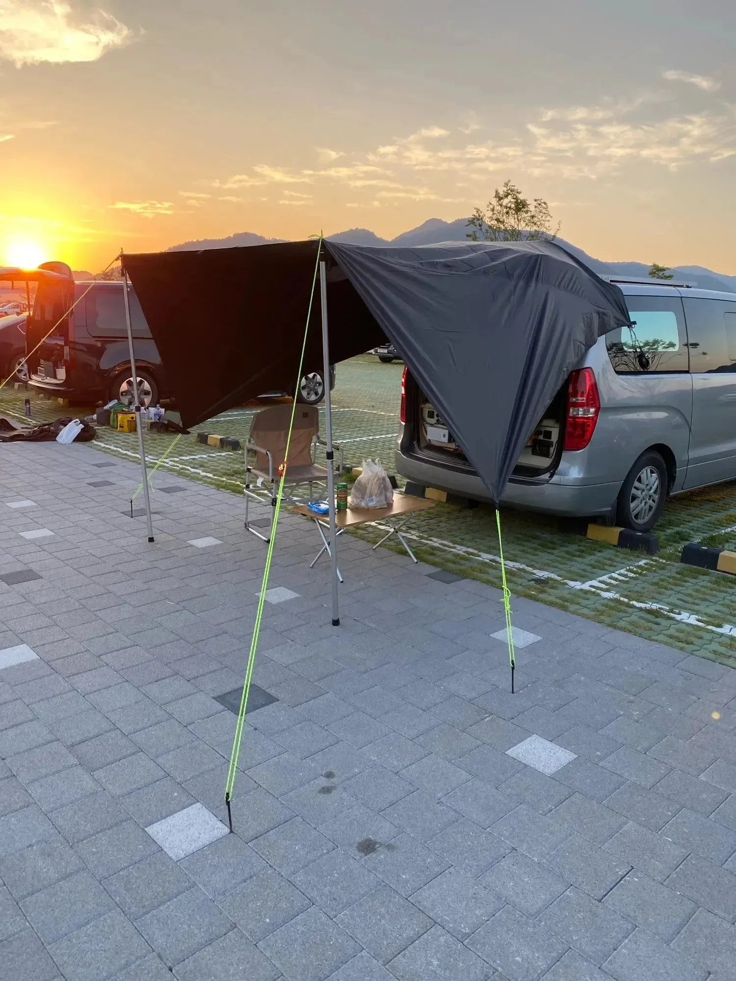 Bat-Shaped Car Side Awning – Waterproof 2x3m UV-Blocking Shelter for SUV/Van - Trekker Essentials