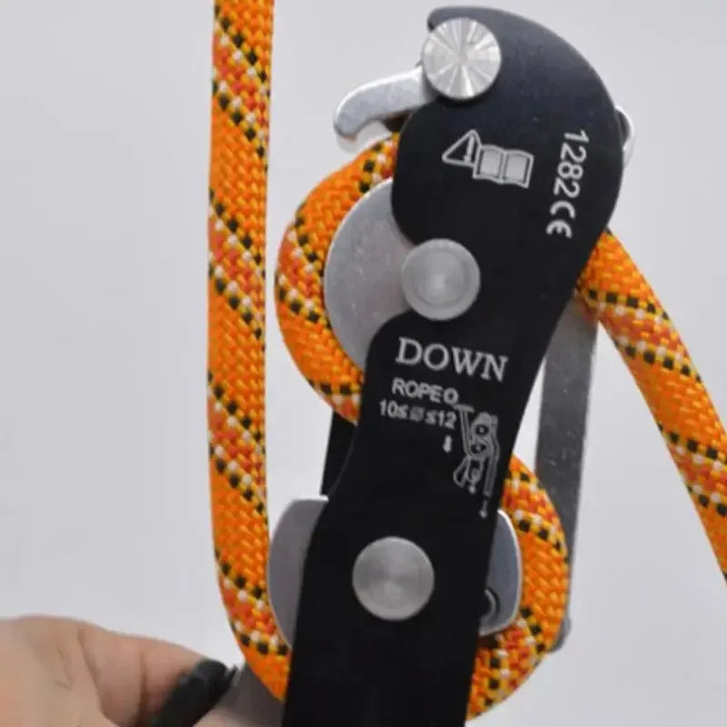Climbing Stop Descender with Hand Control - Self-Locking Anti-Panic Belay Device for Rope Rescue and Rappelling - Trekker Essentials